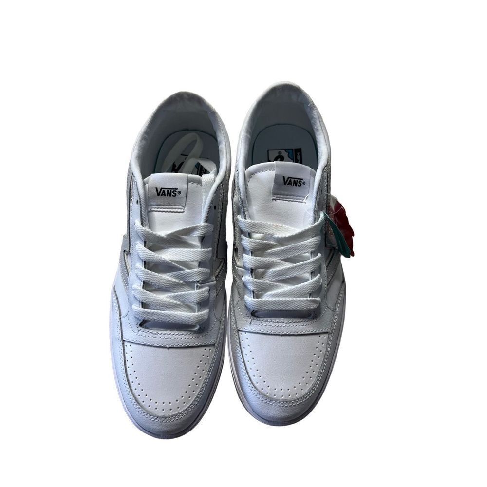 Vans Unisex White Lace-Up Low-Cut Sneaker Shoes Size 11 NWT
